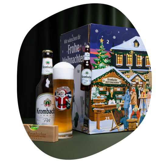 Krombacher Adventskalender mit Krombacher Pils, Bierglas und weihnachtlichem Hüttenzauber-Motiv.
