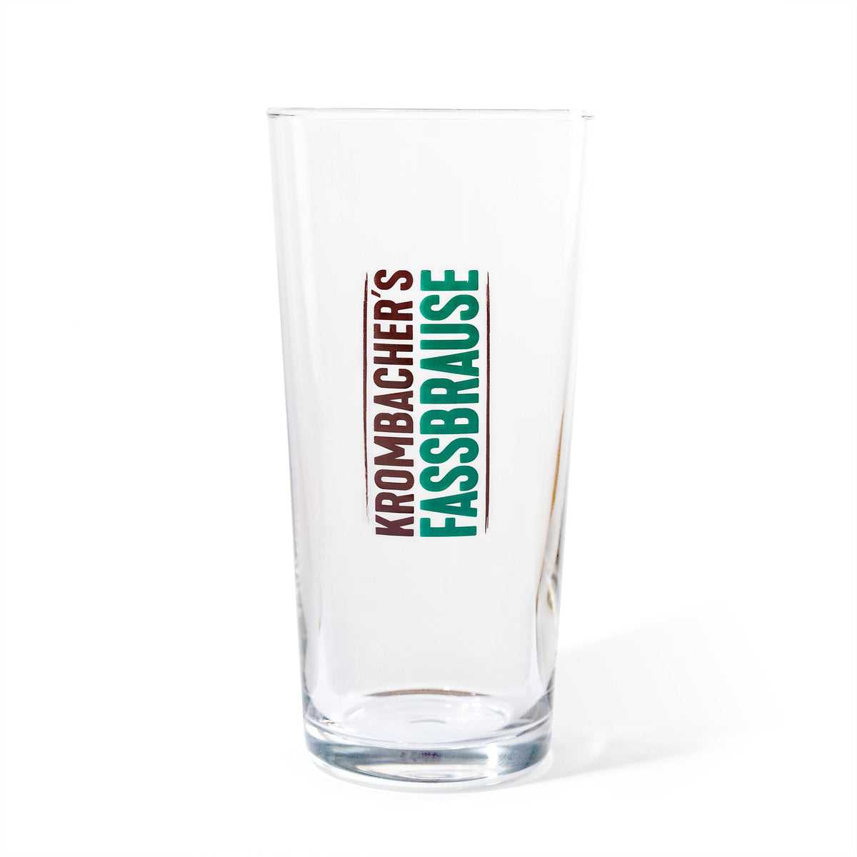Klares Trinkglas mit aufgedrucktem Krombacher's Fassbrause Logo in braun und grün.