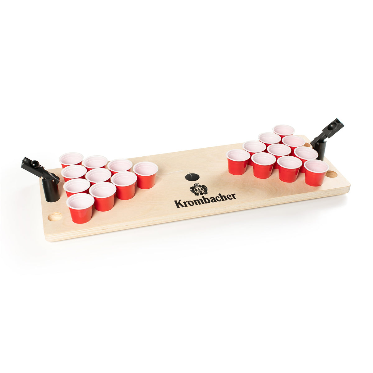 Mini Beerpongtisch aus Holz mit 20 roten Bechern, zwei Ballwerfern und Krombacher-Logo in der Mitte.