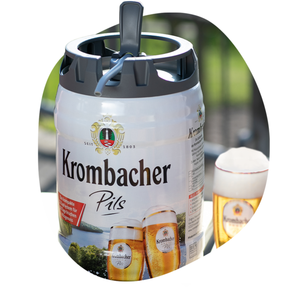 Krombacher Pils Frische-Fässchen mit Zapfhahn und ein gefülltes Bierglas mit Schaum