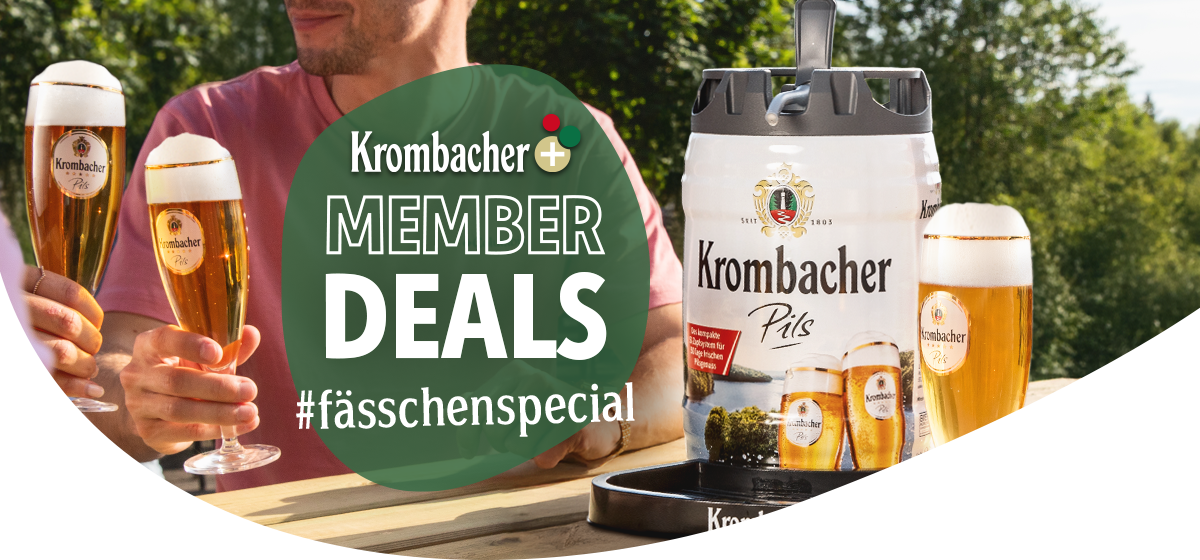 Zwei Personen halten Krombacher Pils Biergläser, daneben ein Krombacher Pils Frische-Fässchen auf einem Holztisch, Text 'Krombacher Member Deals #fässchenspecial'