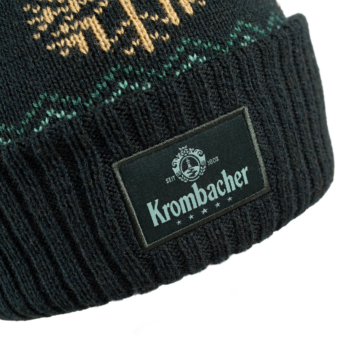 Strickmütze mit Umschlag und aufgenähtem rechteckigem Krombacher-Logo mit Schriftzug und Wappen