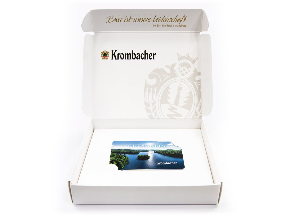 Offene Krombacher Gutscheinbox mit Schriftzug 'Bier ist unsere Leidenschaft' und Gutschein mit Flusslandschaft und Krombacher-Logo.