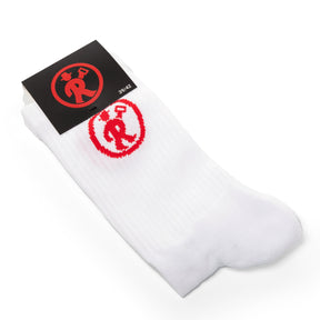 Ein Paar weiße Tennissocken mit rotem Rolinck Logo und schwarzer Verpackung mit rotem Rolinck Logo.