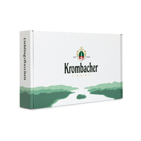 Weiße Verpackung mit grünem Landschaftsmotiv und Schriftzug 'Krombacher'