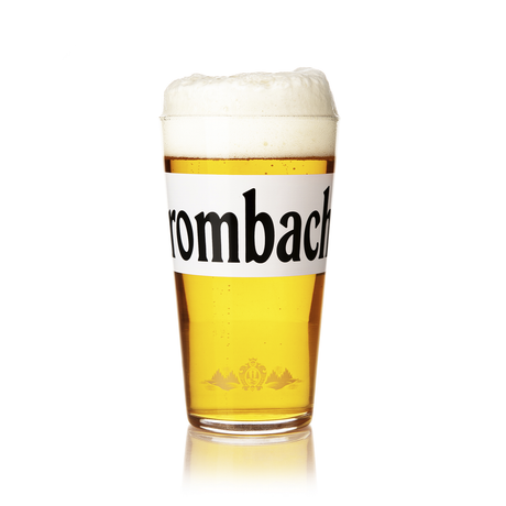 Glas mit Schriftzug Krombacher.
