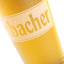 Detailbild des Krombacher Highlight Cup, Teil des Schriftzugs 'Krombacher' sichtbar.