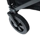 Schwarzes Rad mit Profilreifen und Metallbefestigung eines Bollerwagens.