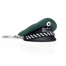 Schlüsselanhänger in Form einer grünen Schützenkappe mit Krombacher-Logo und weiß-schwarzer Kordel.