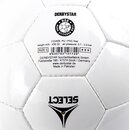 Weißer Derbystar Handgenähter Fußball Größe 5 mit Herstellerinformationen und Barcode.