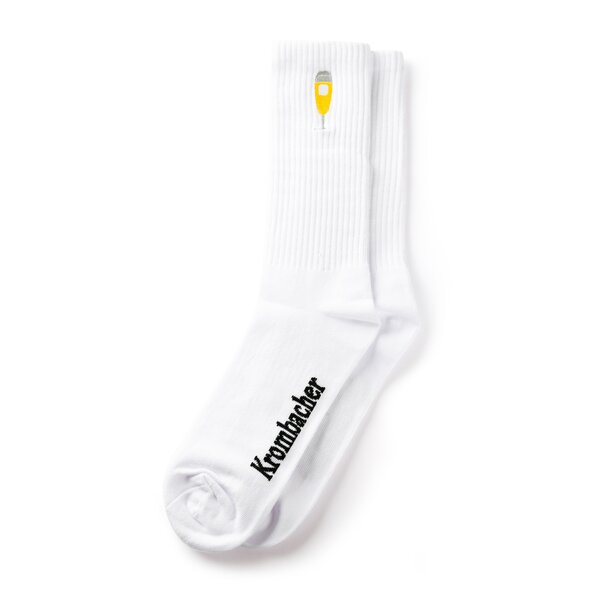 Weiße Krombacher Socken mit schwarzem Schriftzug 'Krombacher' und kleinem Bierglas-Symbol am Schaft.