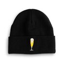 Schwarze Krombacher Beanie mit gesticktem Bierglas vorne drauf.