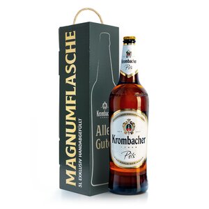 Krombacher Pils Bierflasche 3 Liter Magnumflasche neben grüner Verpackung mit goldener Aufschrift.