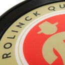 Nahaufnahme eines Tabletts und Rolinck Logo mit rotem Kreis und beige-farbenem Männchen, umgeben von schwarzem Rand und dem Text.
