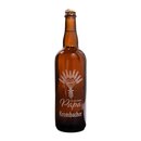 Braune Bierflasche 0,75 L mit goldener Kappe und Gravur eines Weizenbündels, darunter der Text 'Für den besten Papa' und Krombacher Logo.