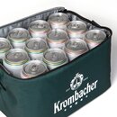 Grüne Kühltasche mit weißem Krombacher-Logo gefüllt mit 12 Dosen Getränken