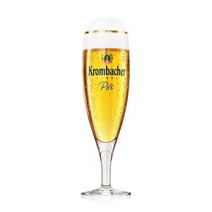 Krombacher Pils in schlankem Pokalglas mit Schaumkrone und goldener Randverzierung