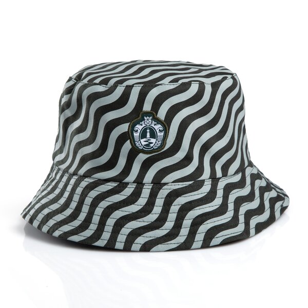 Buckethat mit wellenförmigem grün-weißem Muster und Kromabcher Wappen vorne