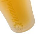 Nahaufnahme vom Pircher mit dem Schriftzug 'Krombacher' und einem Wappen am Glasboden