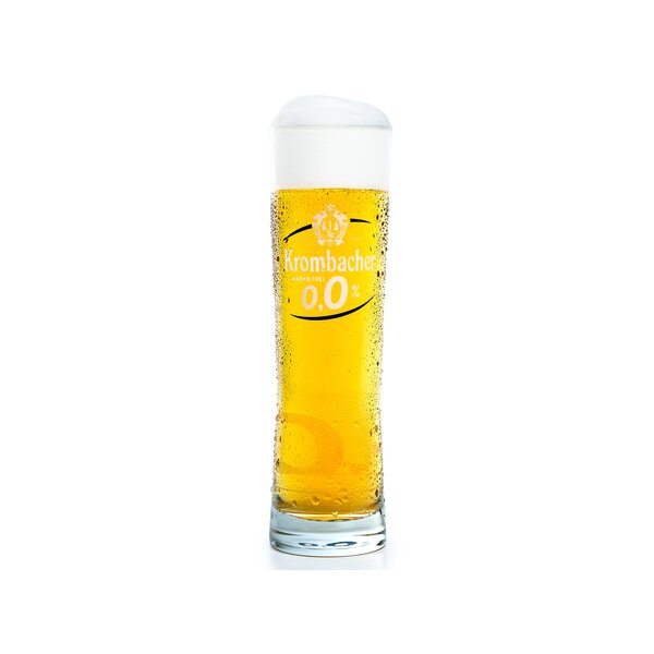Alkoholfreies Pils in einem hohen, schlanken Glas mit Krombacher 0,0% Logo.