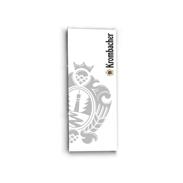 Hissflagge mit Krombacher-Logo und Wappen-Design im Hintergrund in Grau auf Weiß.