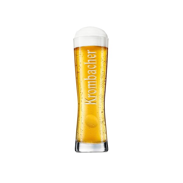 Krombacher Pils in hohem, schlankem Glas mit Krombacher Schriftzug.