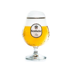 2102_2103_krombachershop_Bruessel Schwenker Frisch gezapfter Schwenker Brüssel, bauchig geformt auf kurzem Stiel mit Goldrand und Krombacher Pils Branding.