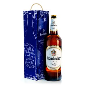 3-Liter Magnumflasche Krombacher Pils mit blauem Weihnachtsschuber und Tragegriff.