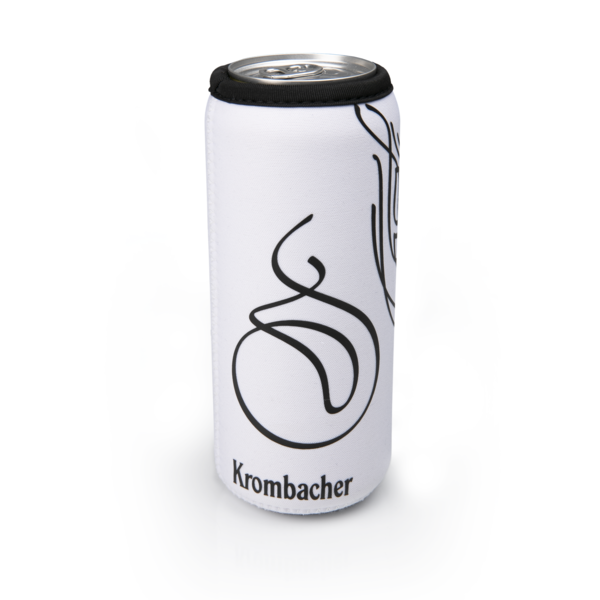 Weißer Dosenkühler mit schwarzer Linienzeichnung und Schriftzug 'Krombacher' am unteren Rand.